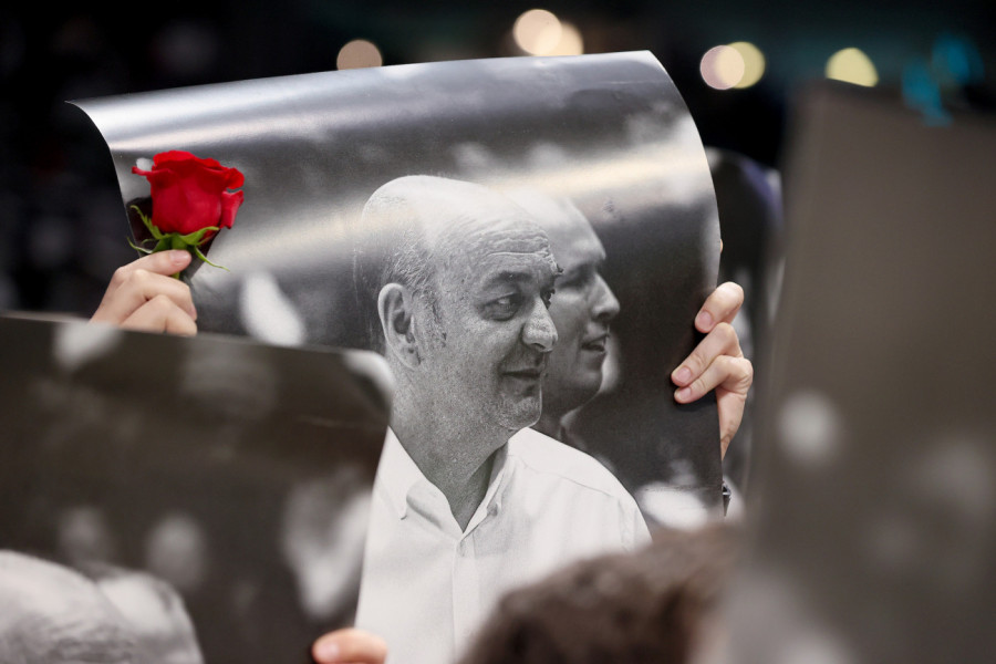 CRNO-BELE SUZE TEKU BEOGRADOM: Košarka se oprašta od Duška Vujoševića