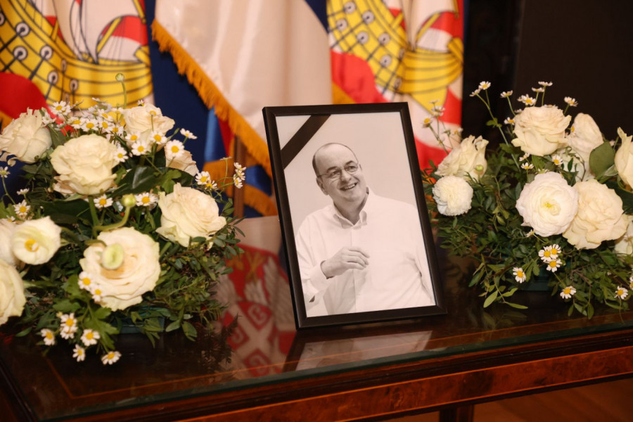 PESMA KOJA JE DIRNULA SVE NA KOMEMORACIJI! Ovo je bila omiljena numera Duška Vujoševića!