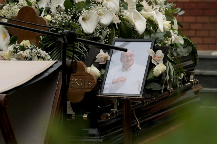 NOVICA PLAKAO, PA STIGAO NA GROBLJE! Osim njega, Vujoševića ispraća i zaboravljena legenda Partizana! (VIDEO)