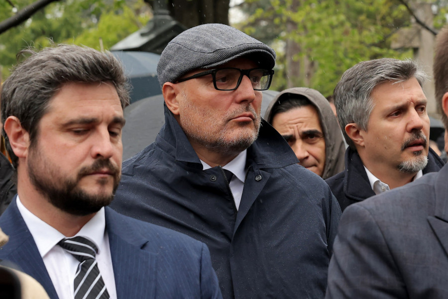 RETKO KO BI GA PREPOZNAO: Pogledajte kako je Sale Đorđević došao na sahranu Duška Vujoševića! (VIDEO)