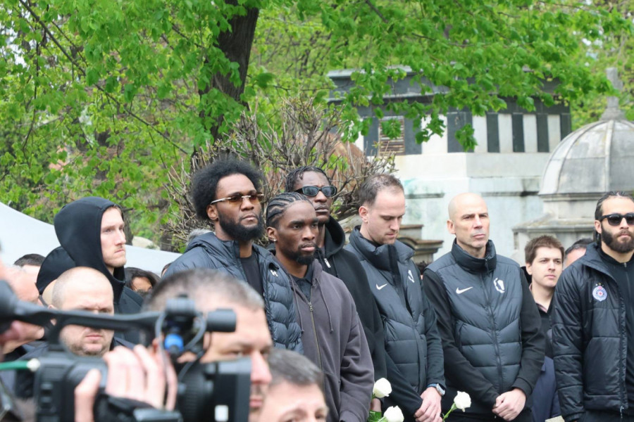 PARTIZAN ISPRATIO VUJOŠEVIĆA NA VEČNI POČINAK: Evo ko je sve bio od košarkaša crno-belih na sahrani slavnog trenera!