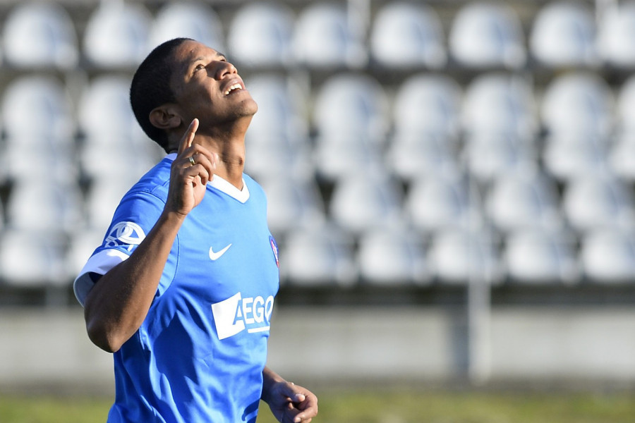 JEZIVE SCENE: Poznati fudbaler hitno prevezen u bolnicu - Hrvati ga dobro pamte! (VIDEO)