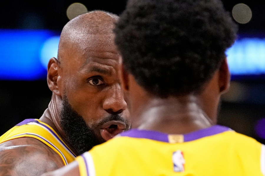 LEBRON PREPLAVLJEN EMOCIJAMA: Majka sve pomno posmatrala - Džejms ponosan na sina! (VIDEO)