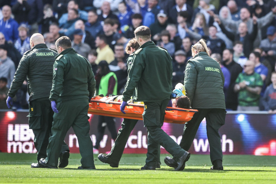 HAOS U LIVERPULU: Igrače iznosili na nosilima u gradskom derbiju (VIDEO)