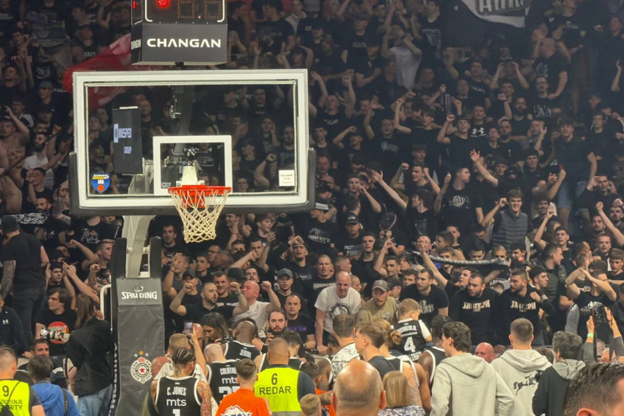 BRUTALNA PROZIVKA GROBARA: Navijači Partizana udarili jako na Sašu Obradovića i Zvezdu (FOTO)