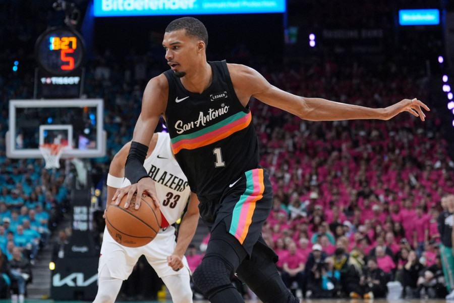 POSLAO PORUKU JOKIĆU I ŠEJU: Vembanjama dominirao, pa ušao u istoriju! (VIDEO)