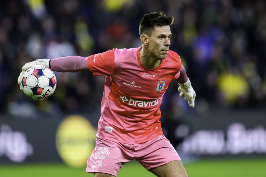 OVAKVU GREŠKU GOLMANA NIKADA NISTE VIDELI! Neviđen potez koji bi mogao Zvezdu da ostavi bez Lige šampiona, evo i kako (VIDEO)