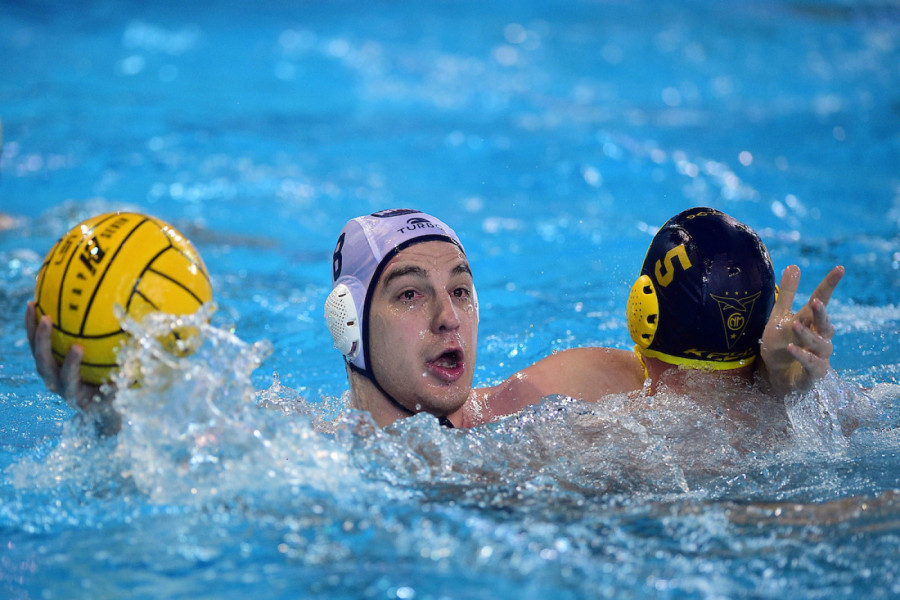 POTPUNI HAOS! Kapitenu Srbije zatvoreno oko, pljuštali kartoni na sve strane!