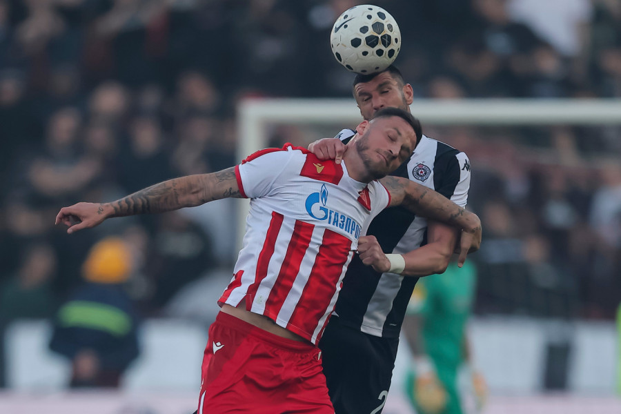 ZVEZDA SLAVI TITULU: Fudbaler Partizana tražio dres od Arnautovića (VIDEO)