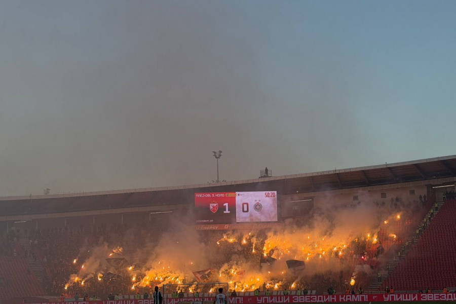 "GORI" JUŽNA TRIBINA: Pogledajte bakljadu grobara na derbiju! (FOTO)