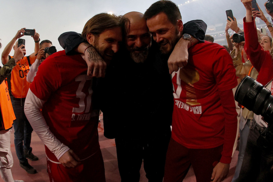 CRVENO-BELI PROSLAVLJAJU TITULU: Zvezda srušila Partizan - Ivanić nadomak rekorda!