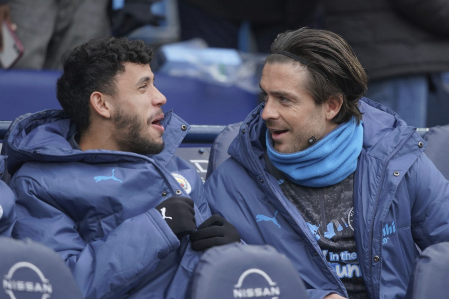 TEŽAK SKANDAL! Čuveni fudbaler u 16.30 ušao u kafić, sat vremena kasnije spavao okružen flašama pića! (FOTO)