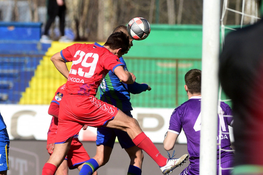 NEZAPAMĆENA BLAMAŽA! Srbin dao dva autogola, onaj drugi će se VEČNO PAMTITI! (VIDEO)