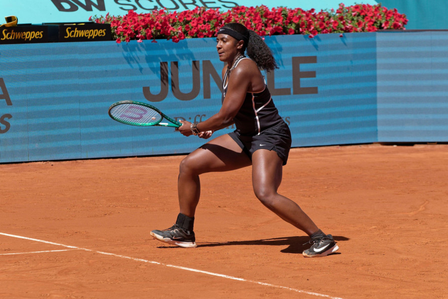 OVO MORATE DA VIDITE! Teniserka poludela nakon šest propuštenih meč lopti i divljački slomila reket (VIDEO)