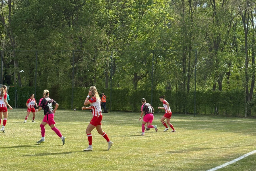 DERBI U BAJŠI BEZ GOLOVA: Velika podrška gledalaca na plej-of meču ženskog fudbala!