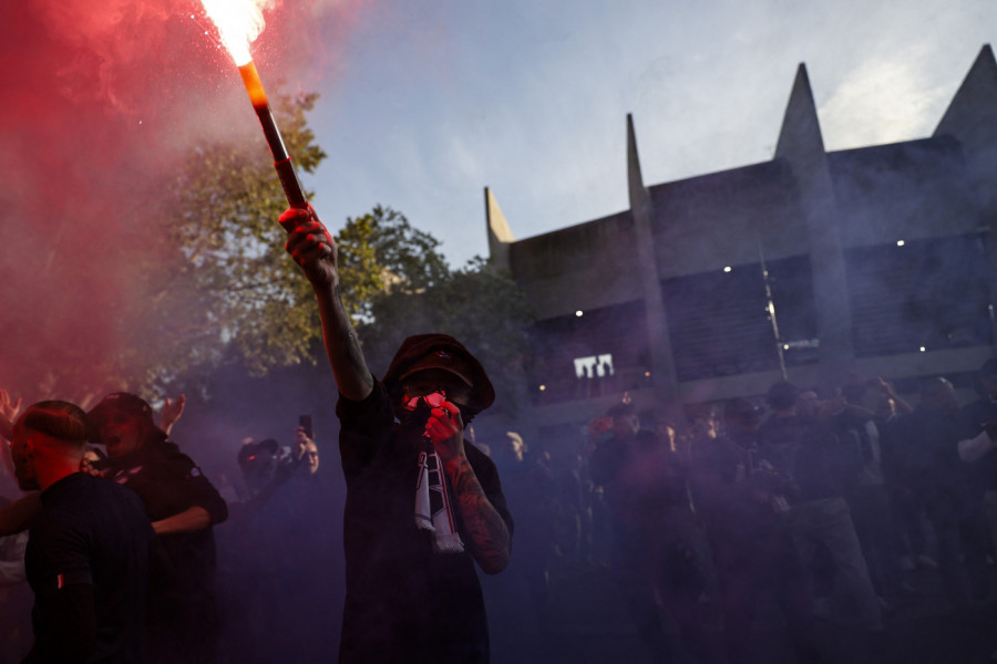 ZALEDIĆE VAM SE KRV U ŽILAMA: Parižani i Napoleon uplašili igrače Bajerna - evo šta znači ova sjajna koreografija! (VIDEO)