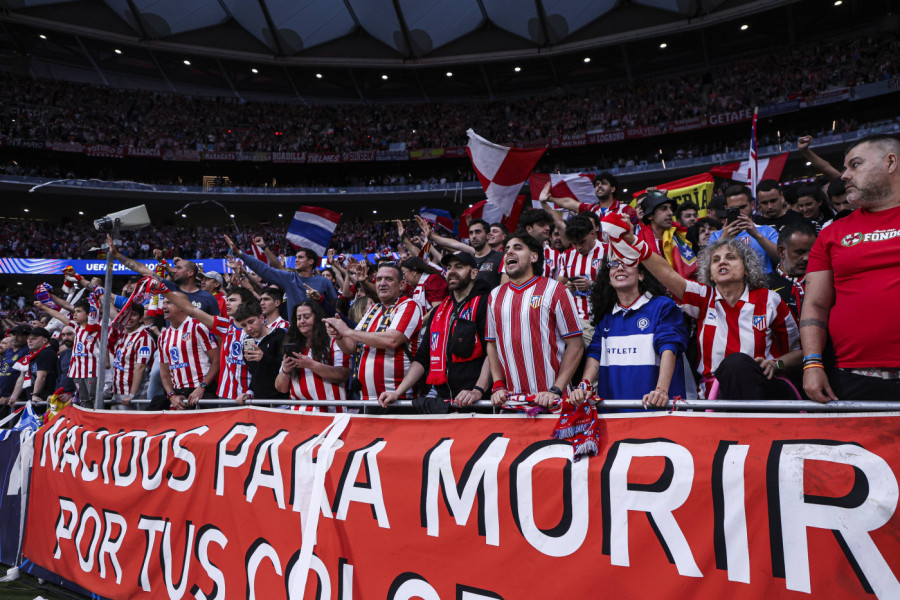 URNEBESNO: Dok njegov tim gubi u Ligi šampiona - on pravi sendviče! (FOTO)