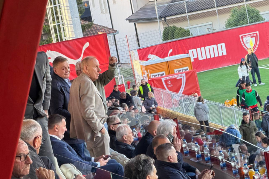 HIT SCENA IZ UBA! Dragan Džajić stigao na stadion "Dragan Džajić" da gleda Zvezdu! (VIDEO)