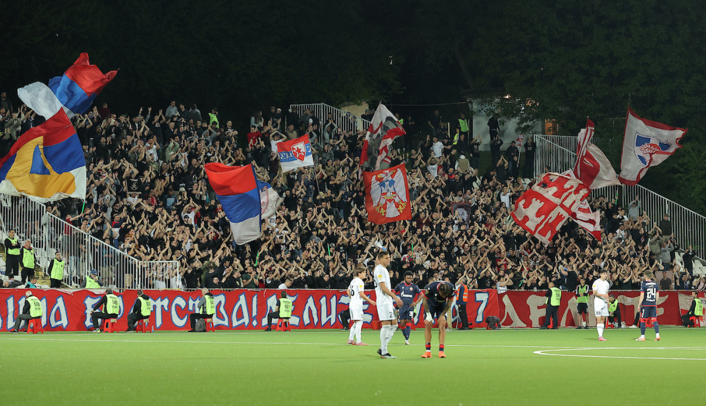 Zagrevanje igrača Crvene zvezde pred Čukarički