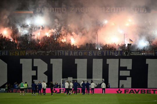 OTKRIVAMO: Evo kako je "Torcida" zapalila glavnu zastavu "Bed blu bojsa"! (FOTO)