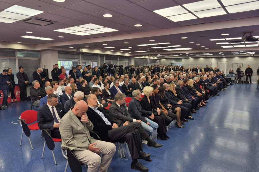 SVI SU BILI TU ZBOG CVELETA: Evo ko je sve prisustvovao komemoraciji povodom smrti Vladimira Cvetkovića (FOTO)