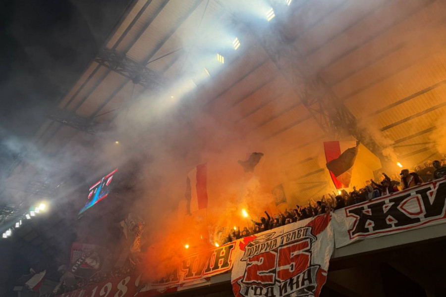 SPEKTAKL FIRMAŠA: Pogledajte bakljadu navijača Vojvodine na finalu Kupa Srbije! (VIDEO)