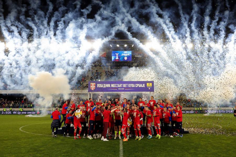 SCENE ZA PAMĆENJE! Ovako je Zvezda proslavila jubilarni pehar Kupa Srbije (FOTO)