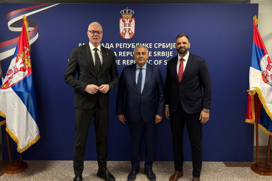 Ambasador Todorov ugostio Dejana Tomaševića i Dejana Bojovića