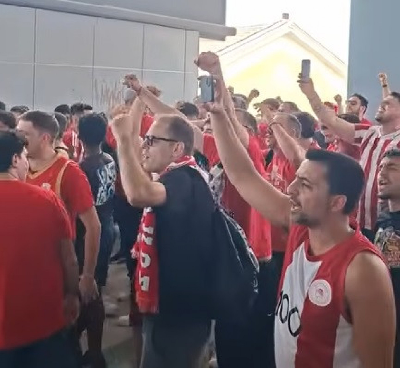 Navijači Olimpijakosa zagrmeli pred F4 Evrolige Zvezda šampion