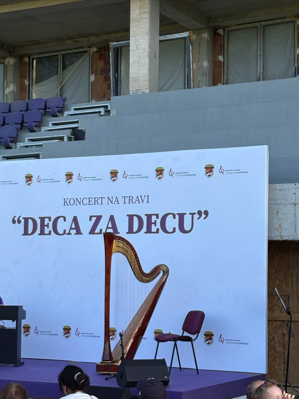 Održan koncert "Deca za decu" na stadionu RFK Grafičar na Senjaku!
