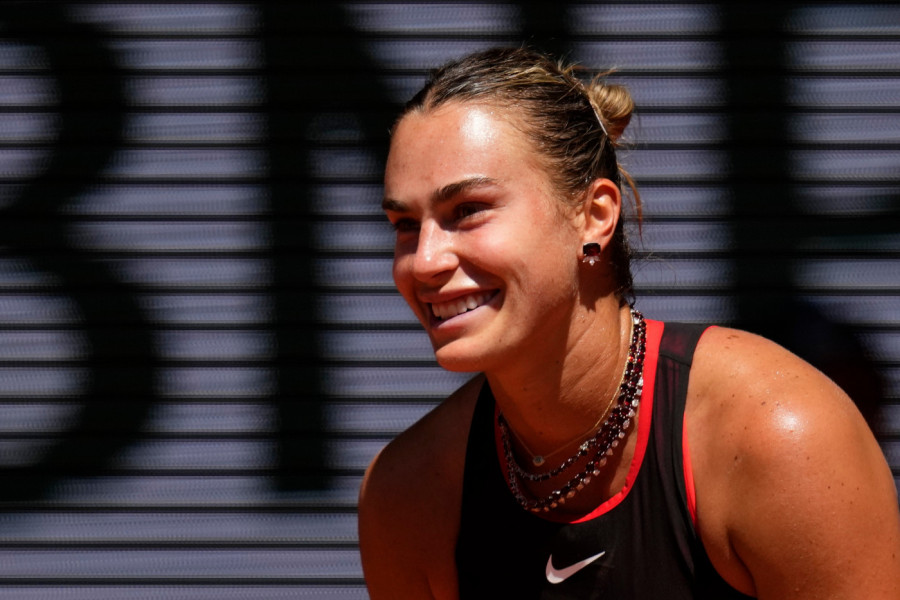 ZAVRTEĆE VAM SE U GLAVI OD CIFRE: Sabalenka na Rolan Garosu igrala sa nakitom koji vredi par miliona!