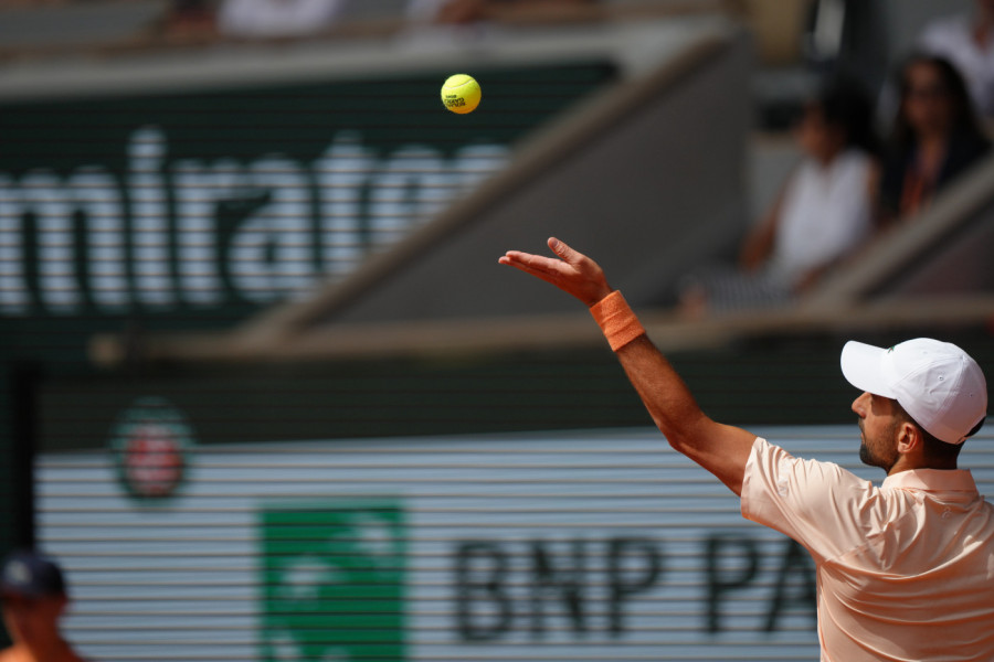 SRAMOTA ČUVENE TELEVIZIJE! Nole igra na Rolan Garosu - a nema prenosa!