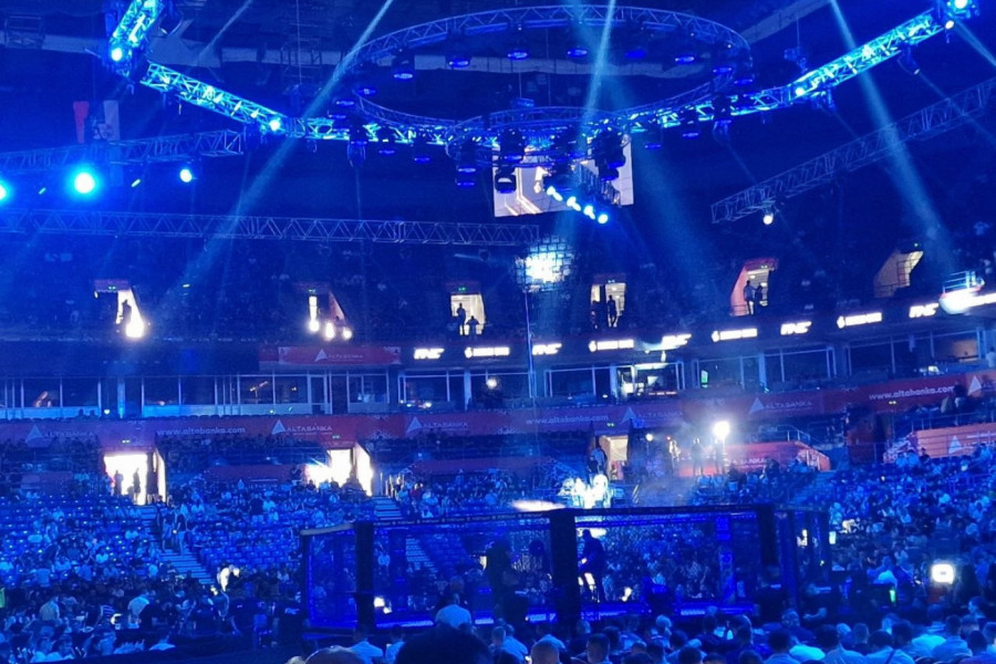 SPEKTAKL U ARENI: Vojaž ispratio Vasu Bakočevića na borbu sa Hrvatom (FOTO)