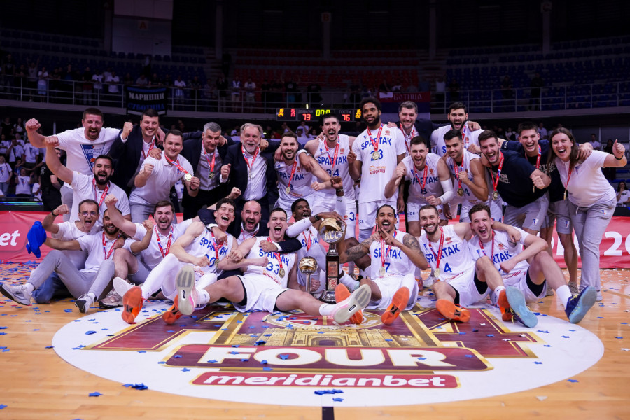 POTPUNO LUDILO U SUBOTICI! Pogledajte šampionsku proslavu Spartaka (VIDEO)