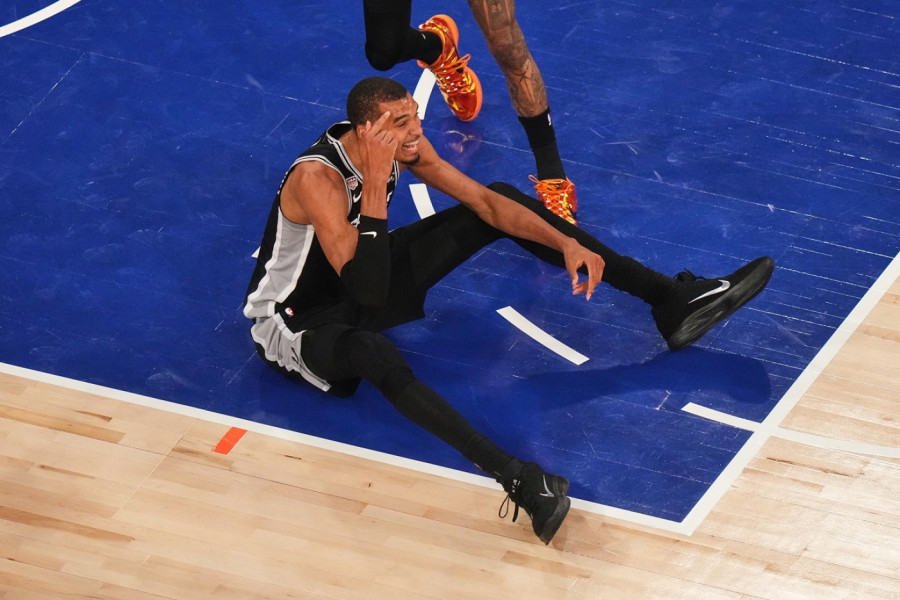 NBA FINALE DOBILO SKANDALOZNI "PRODUŽETAK": Navijači ispred hotela pogodili Viktora Vembanjamu u glavu (VIDEO)