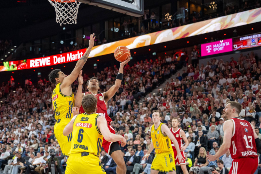 ŠOK ZA PEŠIĆA! Alba nadjačala Bajern, Obradović posmatrao meč (FOTO)