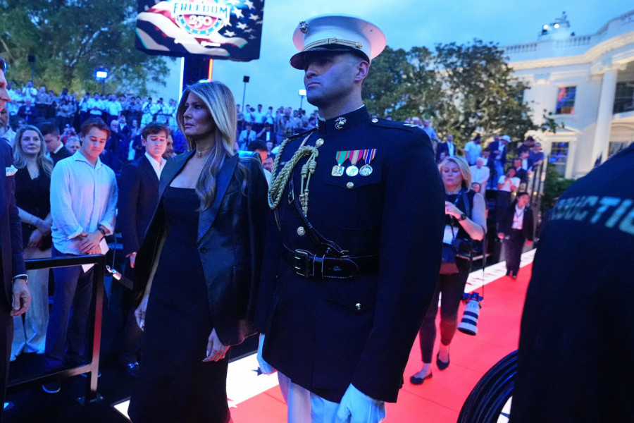 MELANIJA TRAMP GLAVNA TEMA! Svi pričaju o stajlingu prve dame na UFC U BELOJ KUĆI (FOTO GALERIJA)
