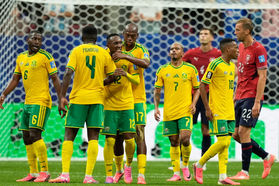 E, OVAKO SE SLAVI BOD: Reprezentativci Južne Afrike posle remija dobili satove i vredan nakit u vrednosti preko milion evra! (VIDEO)