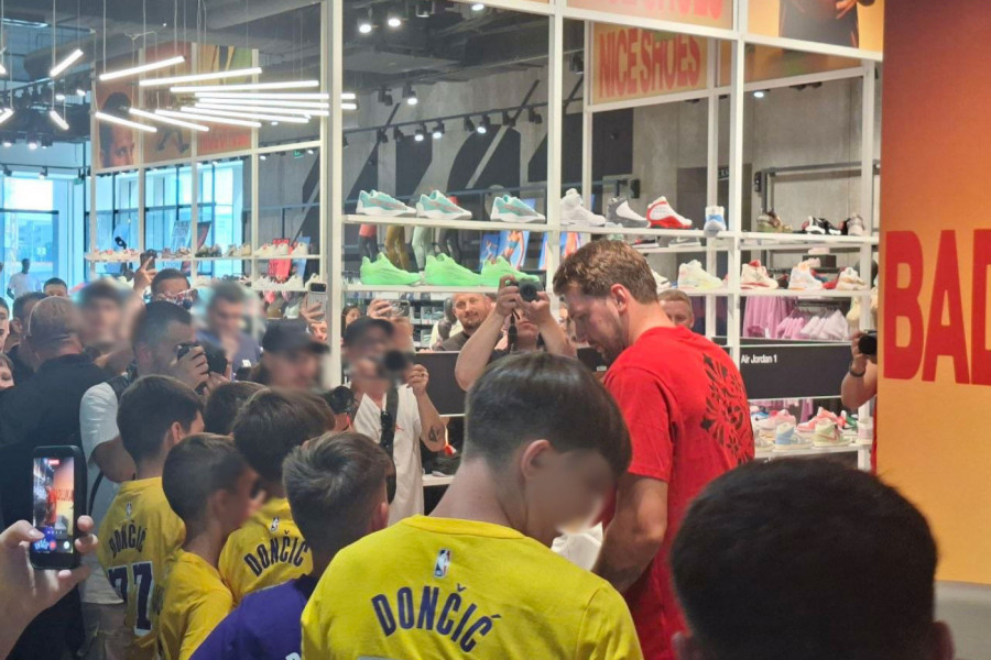 LUKA DONČIĆ DOŠAO U BEOGRAD! Dočekale ga stotine fanova, lude scene u prestonici Srbije (VIDEO)