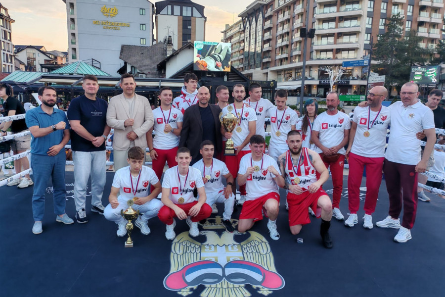CRVENA ZVEZDA OSVOJILA TROFEJ ŠAMPIONA SUPER LIGE SRBIJE