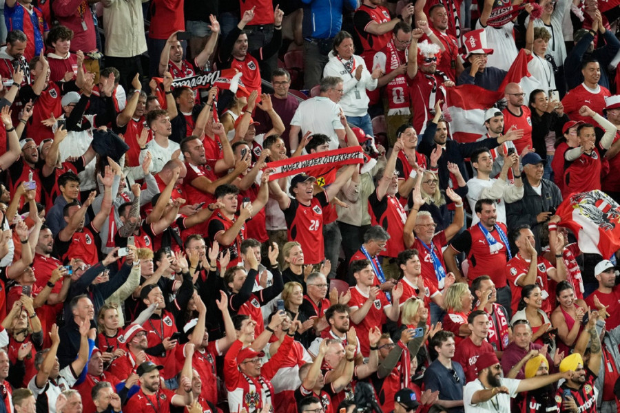 "MESSI WHO?" Lionel promašio penal, pa dobio PRESMEŠNU PORUKU - navijač Austrije postao hit na mrežama! (FOTO)