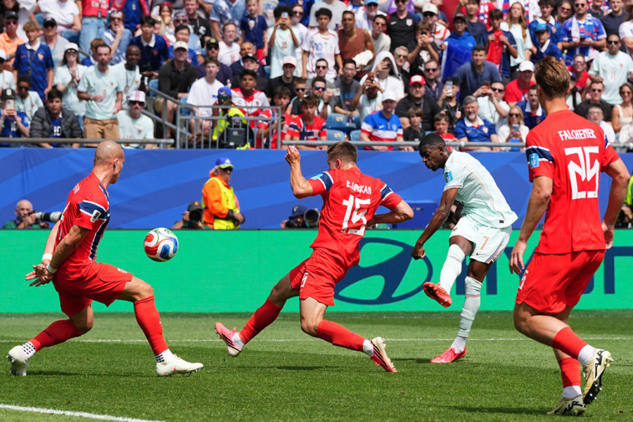 LUDNICA NA MUNDIJALU: Šta se sve dešava na Francuska - Norveška! Senegal ima gol i igrača više, ali - uzalud?!