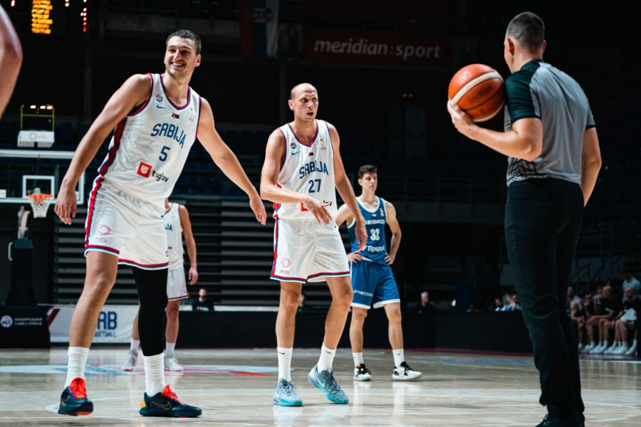 ORLOVI UBEDLJIVI! Jović dominirao - Srbija rutinski sa Česima!