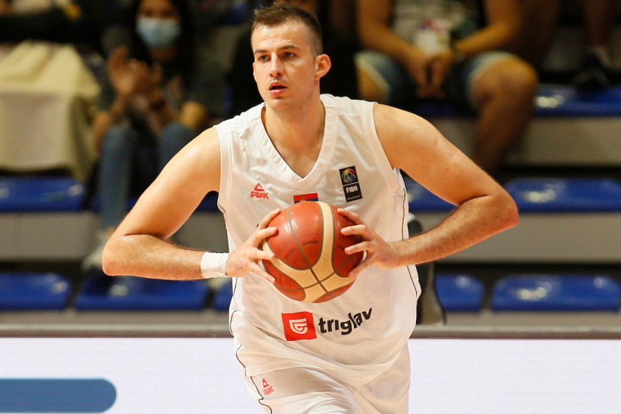 POJAVIO SE NEMANJA BJELICA! Čuveni košarkaš na potpuno neočekivanom mestu posle porodične tragedije (FOTO)