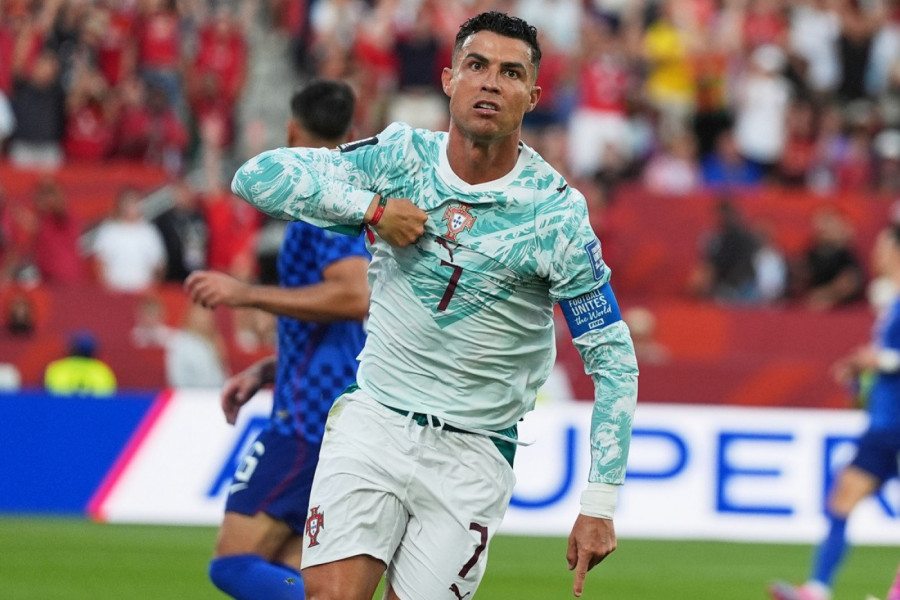NAVIJAČ SE ZALETEO NA RONALDA! Ovo niste videli u TV prenosu - malo mu je falilo da pogine! (VIDEO)
