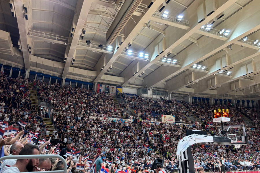 BOSANCI ZATEČENI! Posebna koreografija  na meču Srbija - BiH ukrasila "Pionir"! (FOTO)