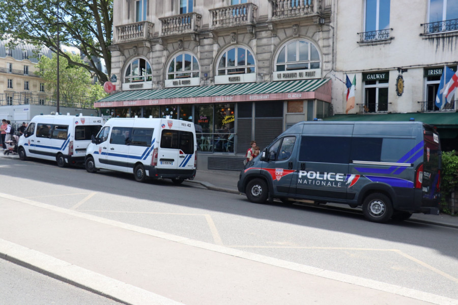 OPSADA NA ULICAMA PARIZA! Policija ne prepušta ništa slučaju zbog meča Francuske i Maroka! (VIDEO)