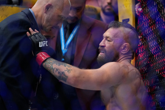 VELIKA UFC FRKA: Da li je Konor Mekgregor SVESNO nastupio povređen? Ovo je istina!