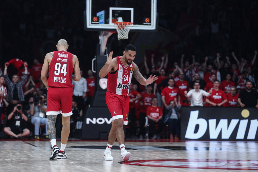 PALA ODLUKA: Crveno-beli hoće da zadrže NBA zvezdu!