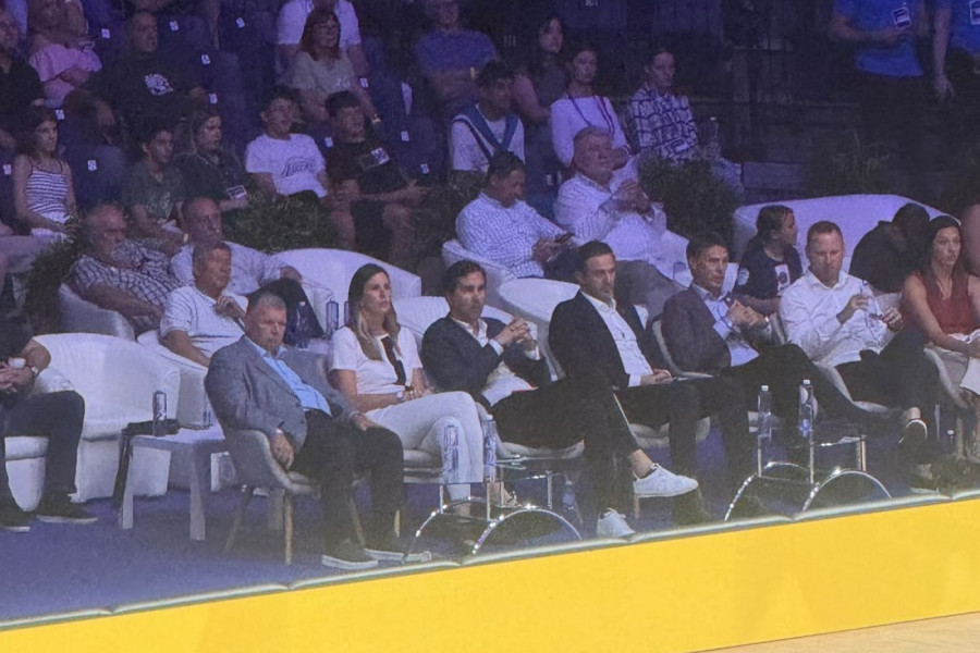 PREDSEDNIK CEV STIGAO U ARENU! Sikirić gleda meč Srbije i Ukrajine! (FOTO)